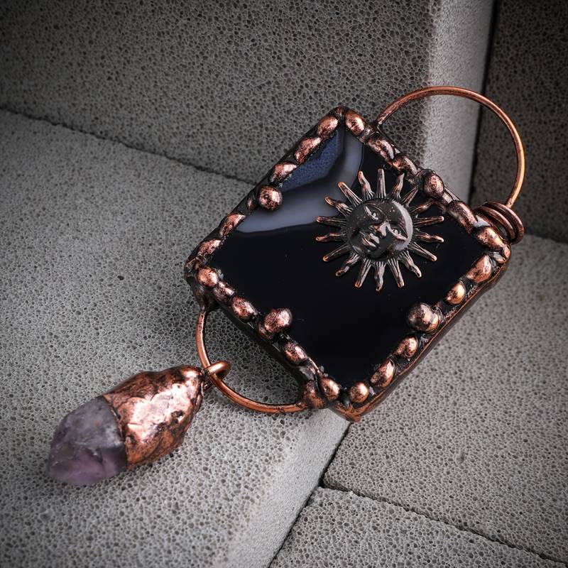 Collana con pietra preziosa irregolare in agata nera e ametista del dio del sole Olivenorma