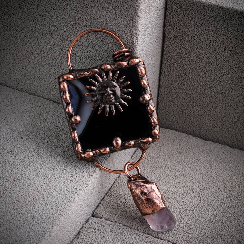 Collana con pietra preziosa irregolare in agata nera e ametista del dio del sole Olivenorma