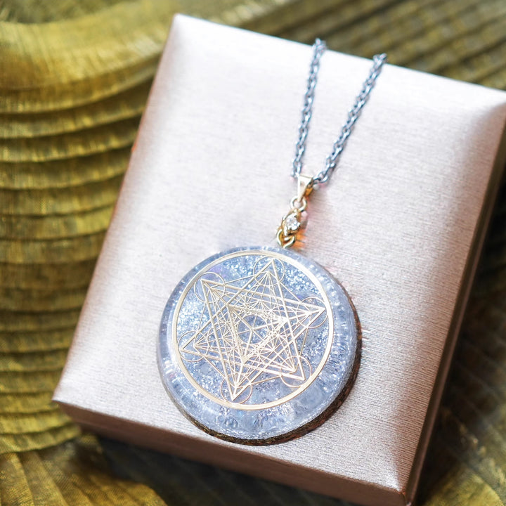 Collana con simbolo del cubo di Metatron in cristallo trasparente Olivenorma Orgone