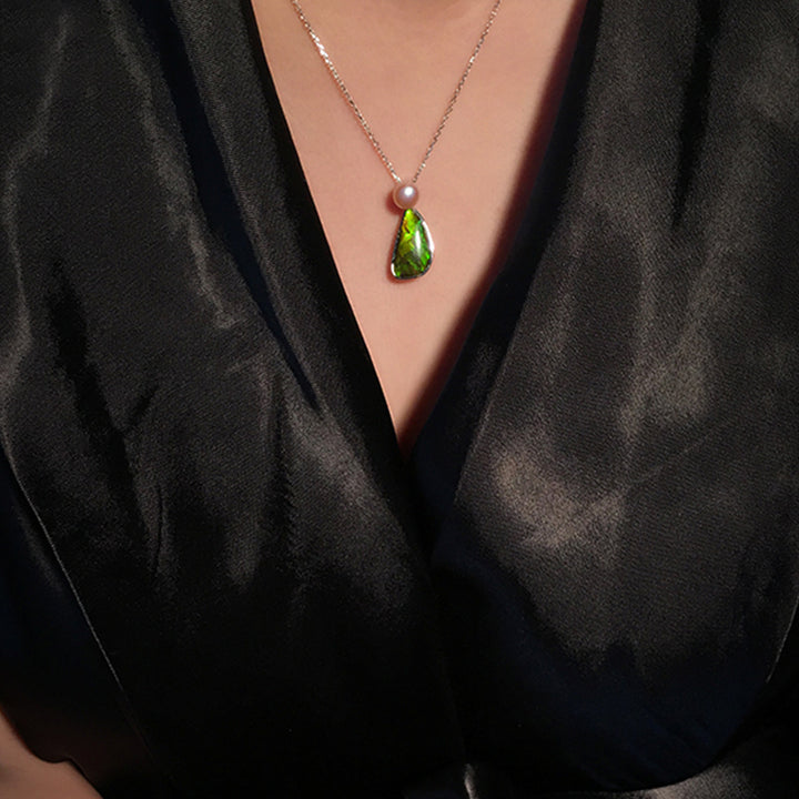 Collana in argento 925 con perle d'acqua dolce e ammolite naturale Olivenorma 