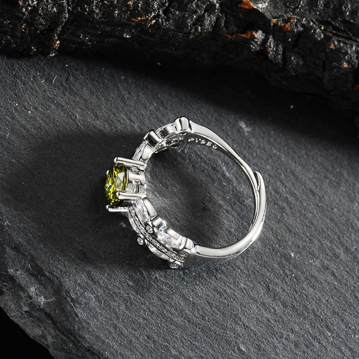 Olivenorma "The Jungle Angel" - Anello in peridoto da un carato con quattro artigli