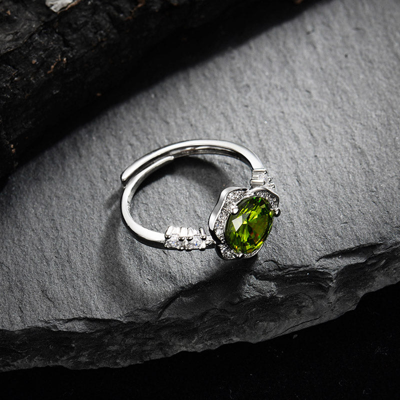 Olivenorma "The Instant Heartbeat" - Anello Empathy in peridoto con zircone