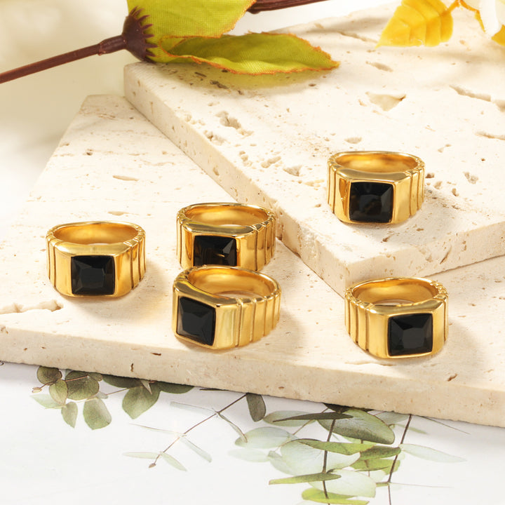 Anello Olivenorma Square in acciaio e titanio con onice nero