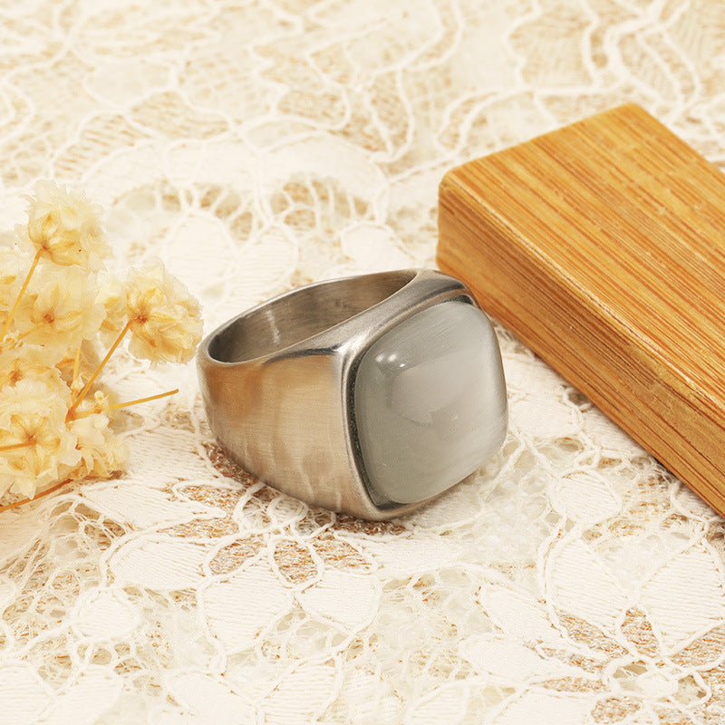 Anello in acciaio al titanio con pietra occhio di gatto bianco quadrato Olivenorma