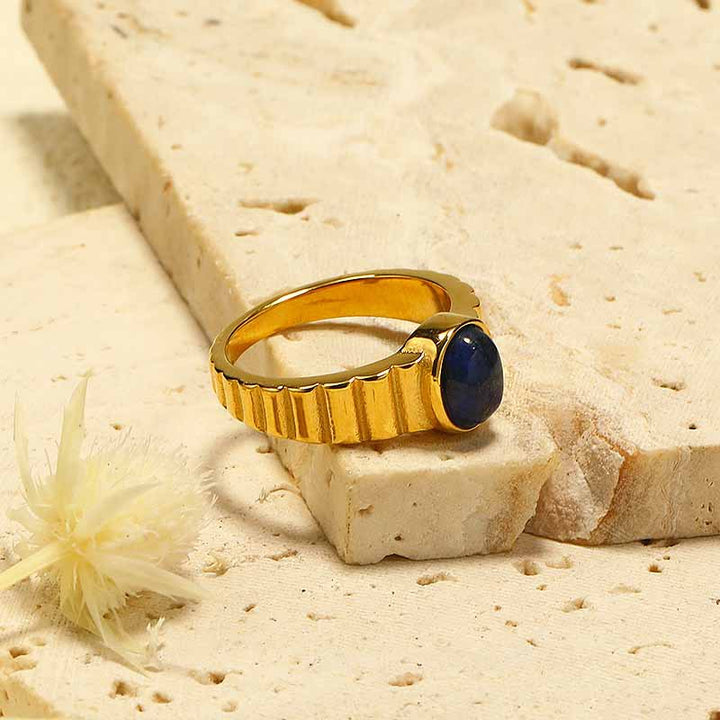 Anello in acciaio al titanio con motivo verticale in oro e lapislazzuli Olivenorma