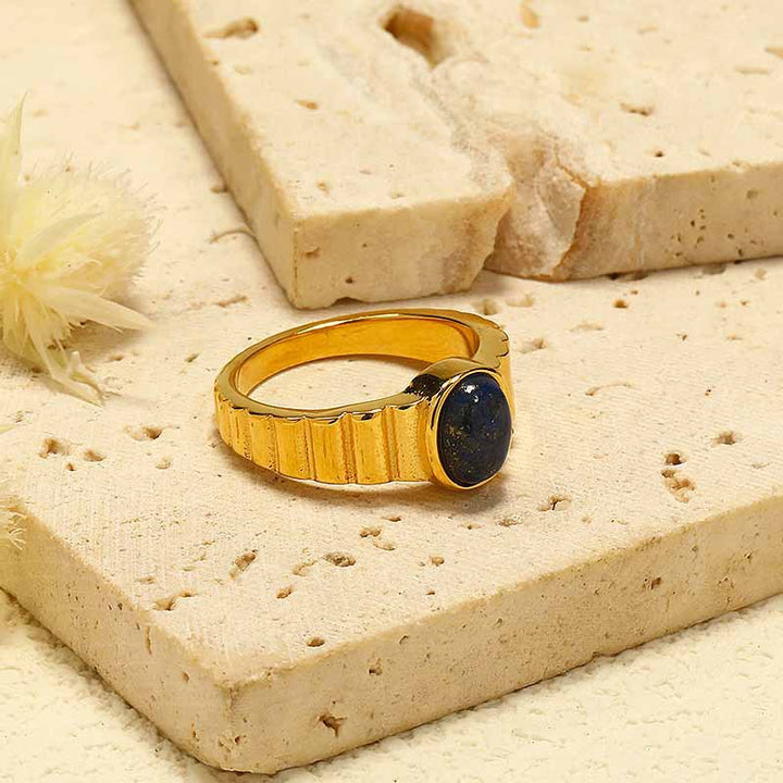 Anello in acciaio al titanio con motivo verticale in oro e lapislazzuli Olivenorma