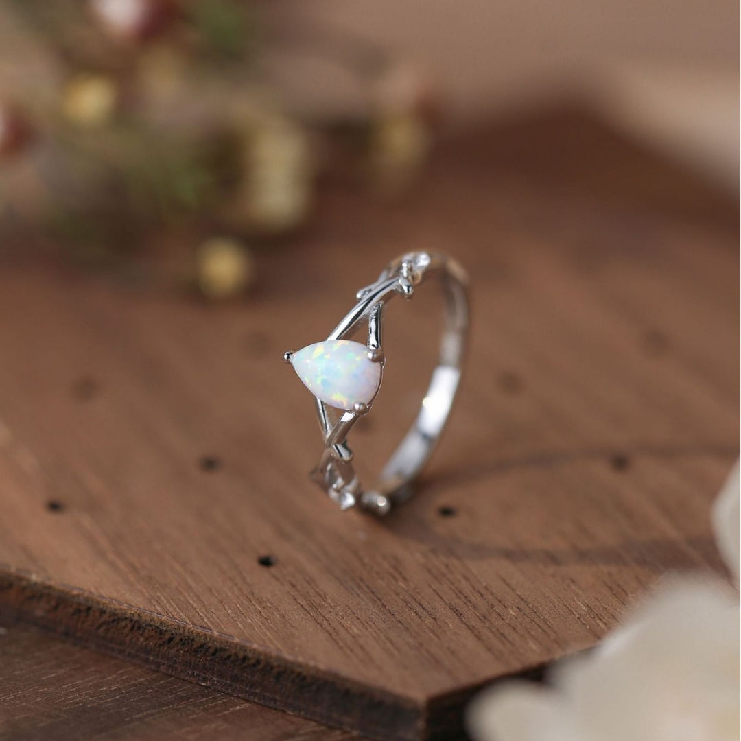 Anello Olivenorma Water Drop Opal Tree Vine Design intrecciato