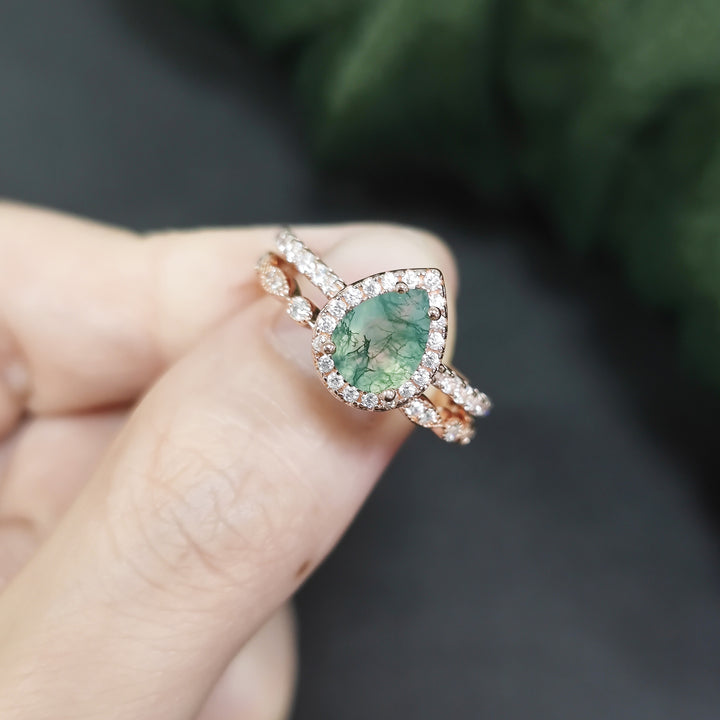 Anello di fidanzamento Olivenorma in agata muschiata taglio a pera