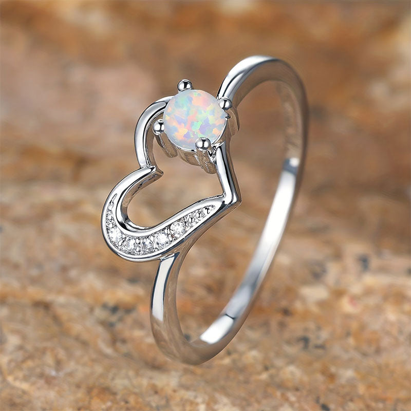 Olivenorma "Deep in Heart" - Anello semplice con cuore cavo in opale circolare 