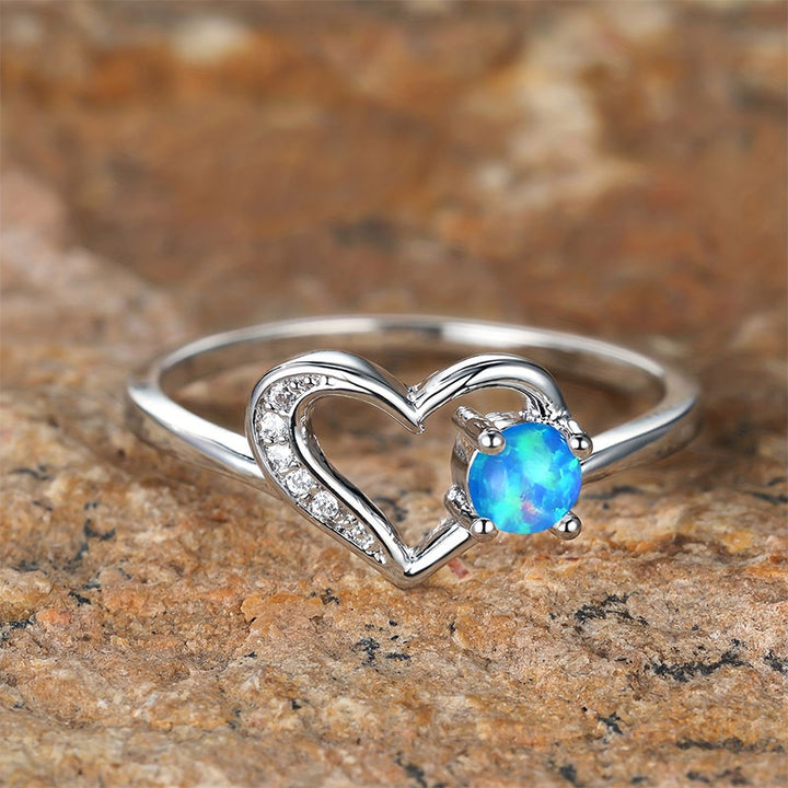 Olivenorma "Deep in Heart" - Anello semplice con cuore cavo in opale circolare 