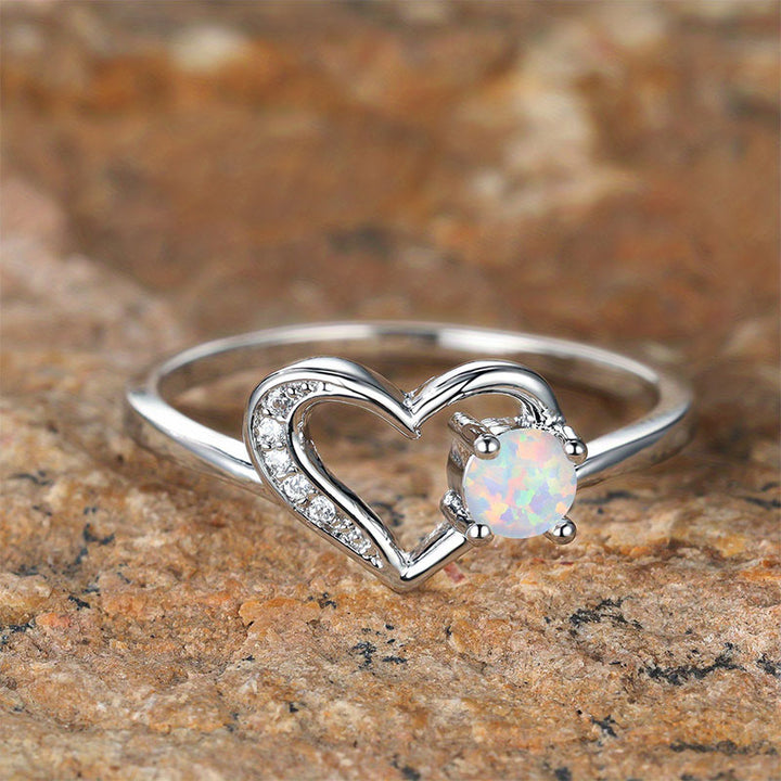 Olivenorma "Deep in Heart" - Anello semplice con cuore cavo in opale circolare 