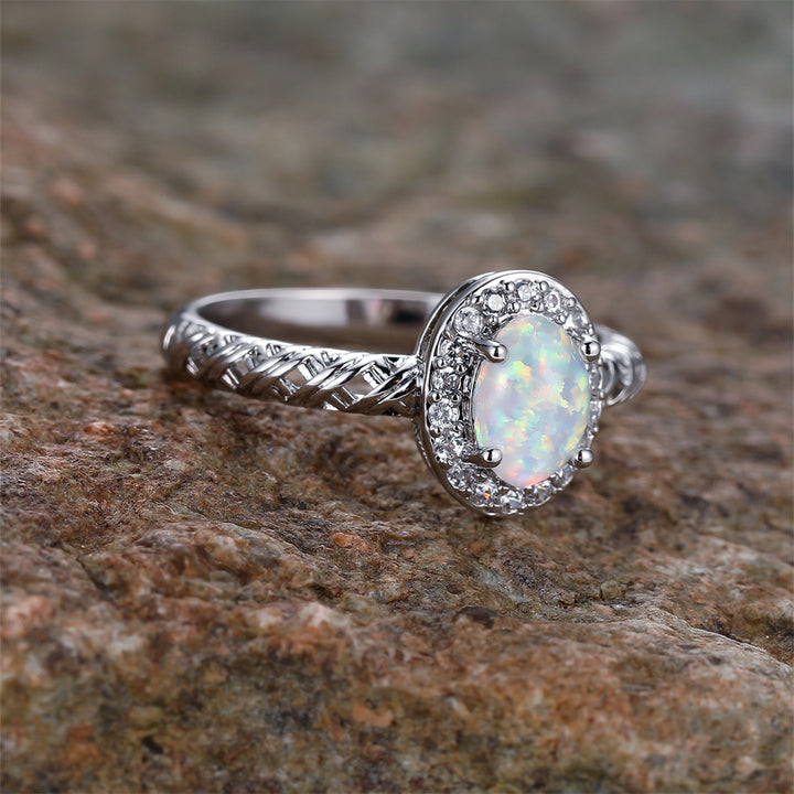 Anello con motivo a corda intrecciata con bordo ovale in opale Olivenorma