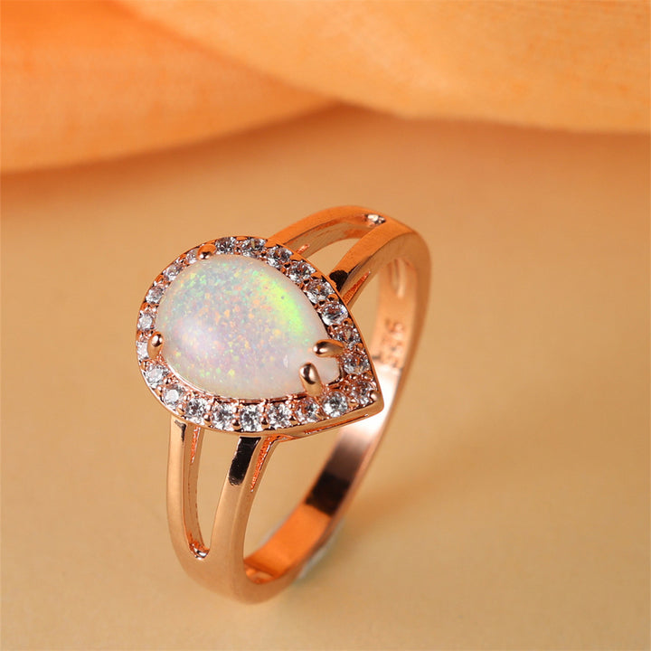 Anello di lusso Olivenorma con luce opale a forma di goccia d'acqua