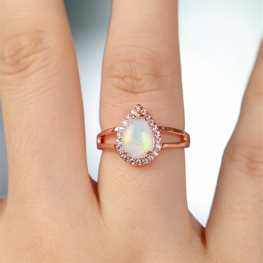 Anello di lusso Olivenorma con luce opale a forma di goccia d'acqua