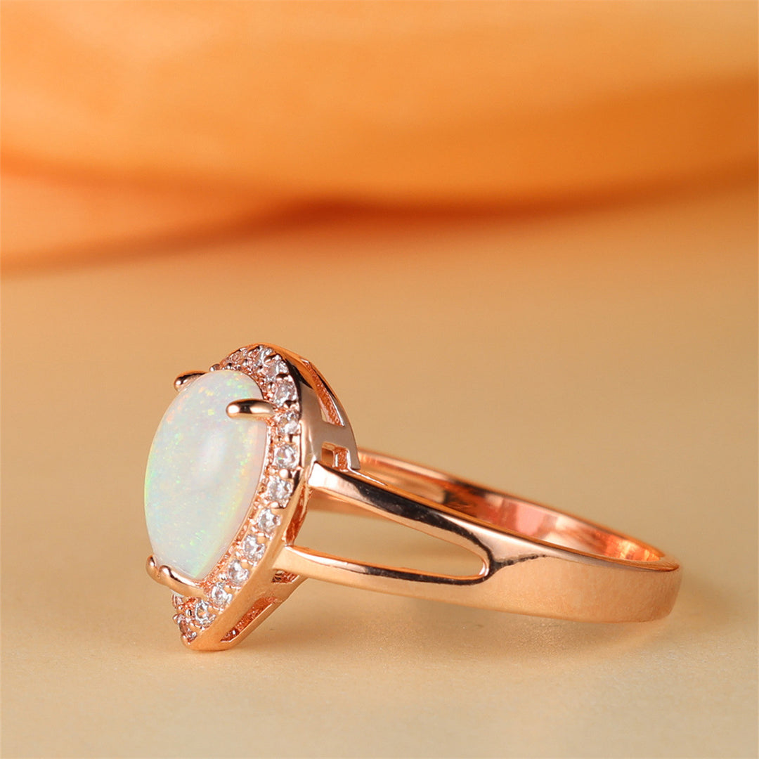 Anello di lusso Olivenorma con luce opale a forma di goccia d'acqua