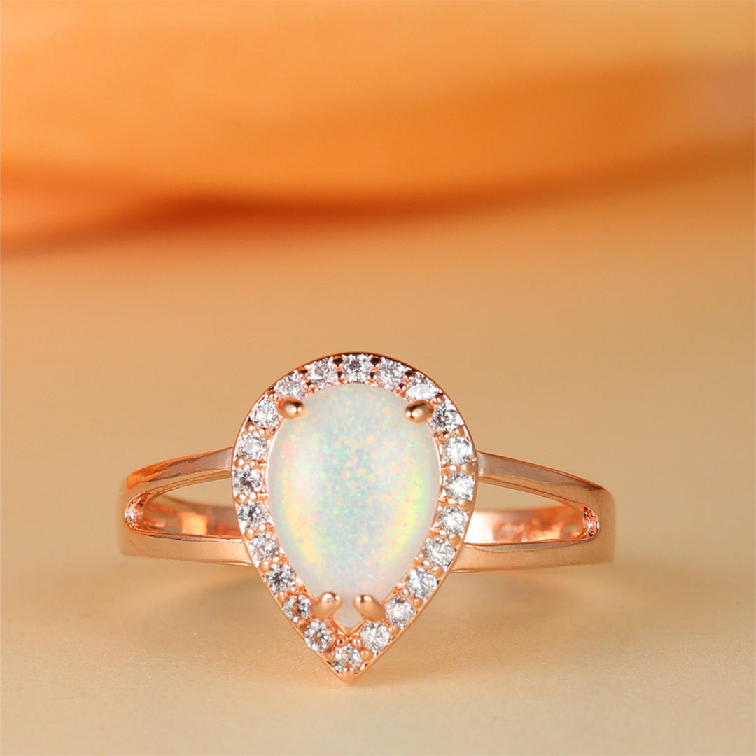 Anello di lusso Olivenorma con luce opale a forma di goccia d'acqua