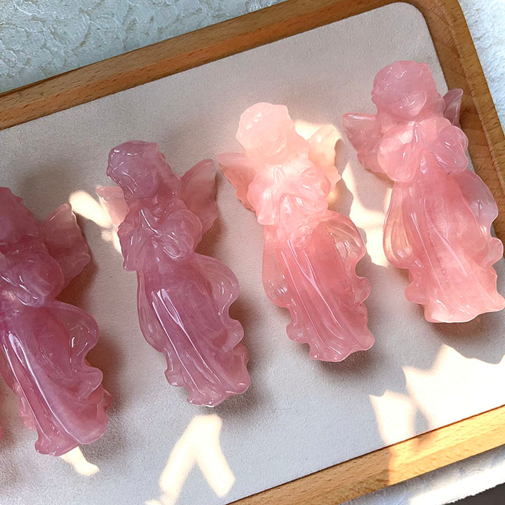 Decorazione in pietra preziosa con angelo in preghiera inciso in quarzo rosa Olivenorma