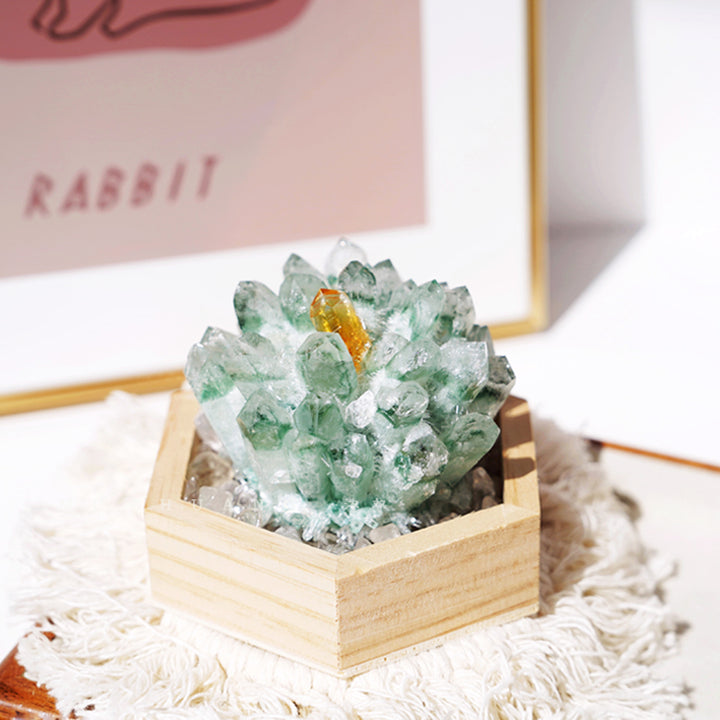 Decorazione a grappolo di cristalli con base in legno massello di quarzo fantasma verde Olivenorma