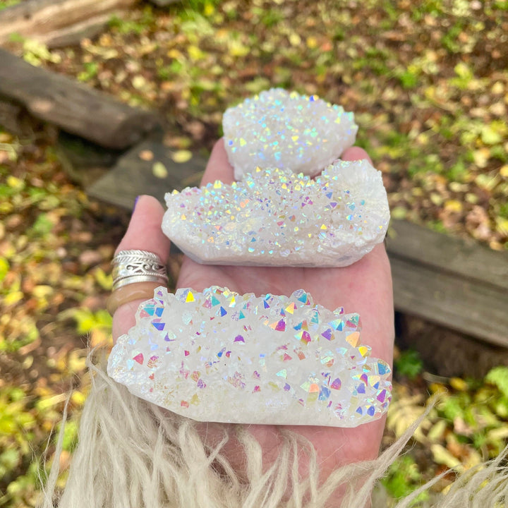 Decorazione con pietre preziose in cluster di quarzo aura di angelo Olivenorma