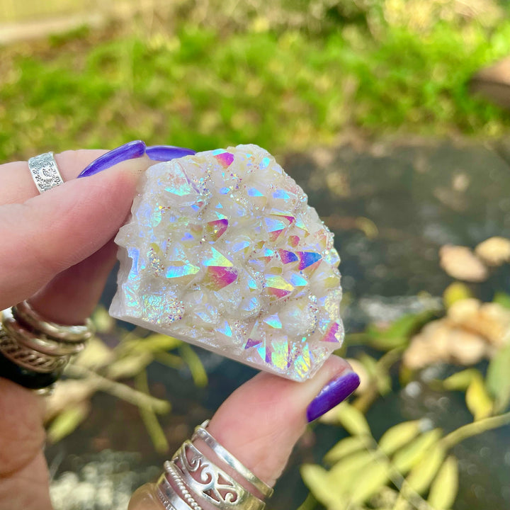 Decorazione con pietre preziose in cluster di quarzo aura di angelo Olivenorma