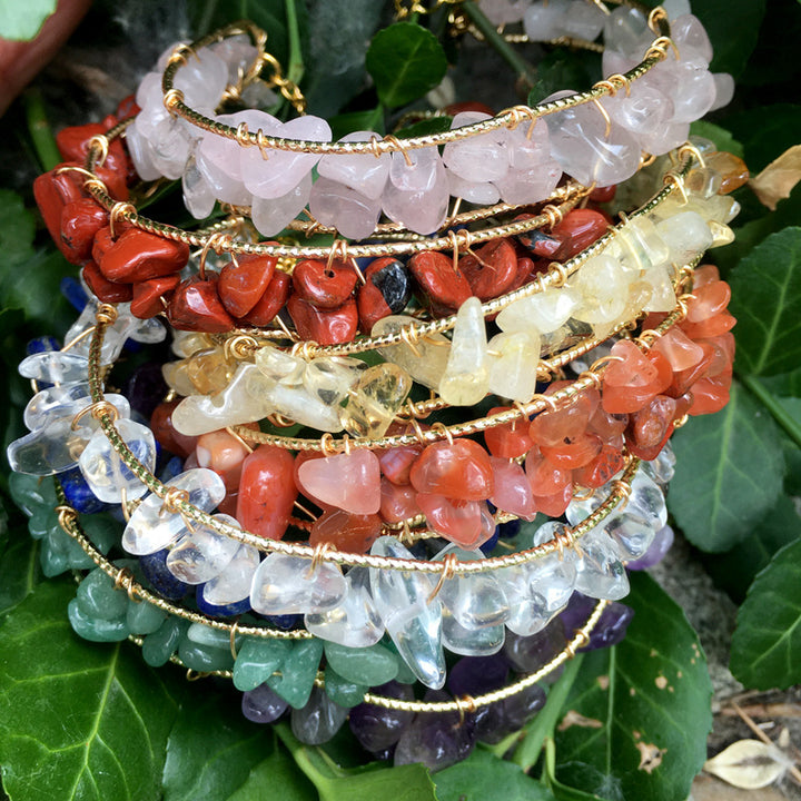 Olivenorma Bracciale con perline di ghiaia naturale irregolare e nappa 