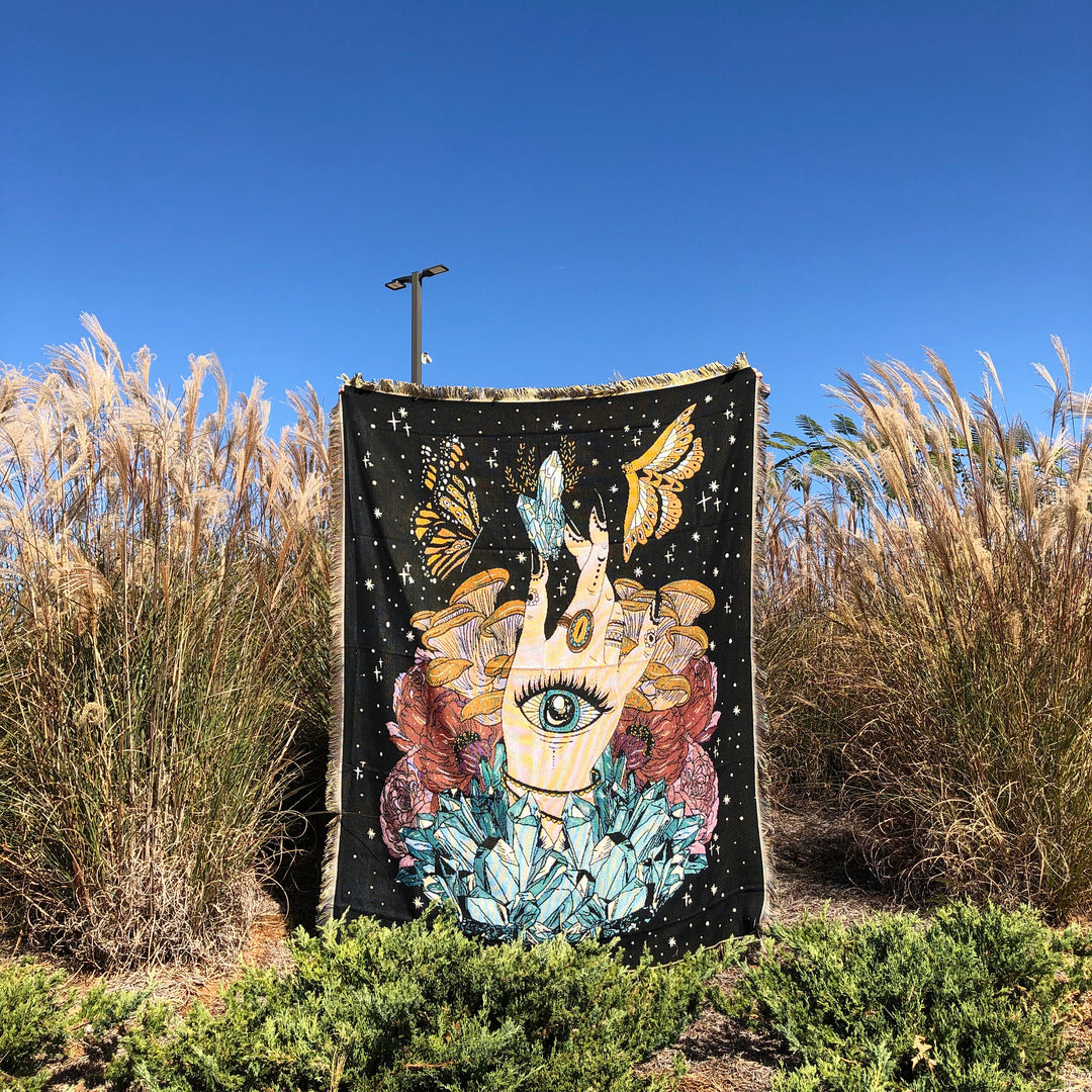 Olivenorma The Hand Coperta di cristallo con occhi di farfalla