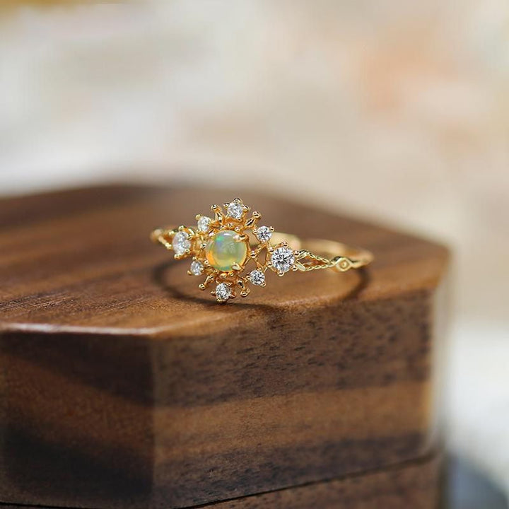 Anello di lusso leggero con zircone bianco opale intarsiato Olivenorma