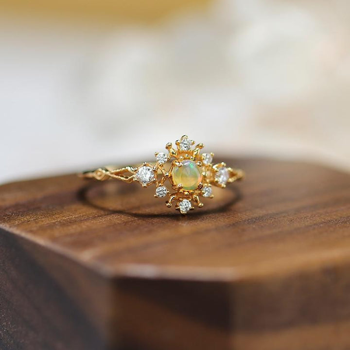 Anello di lusso leggero con zircone bianco opale intarsiato Olivenorma