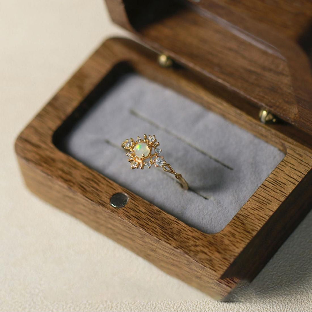 Anello di lusso leggero con zircone bianco opale intarsiato Olivenorma
