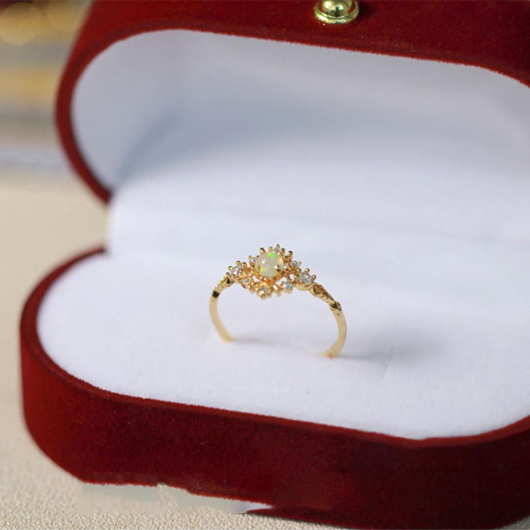 Anello di lusso leggero con zircone bianco opale intarsiato Olivenorma