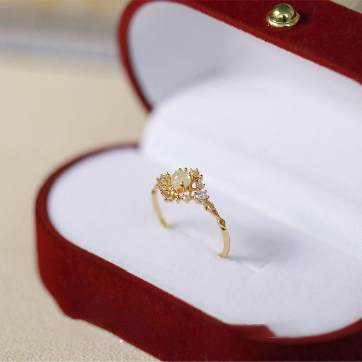 Anello di lusso leggero con zircone bianco opale intarsiato Olivenorma