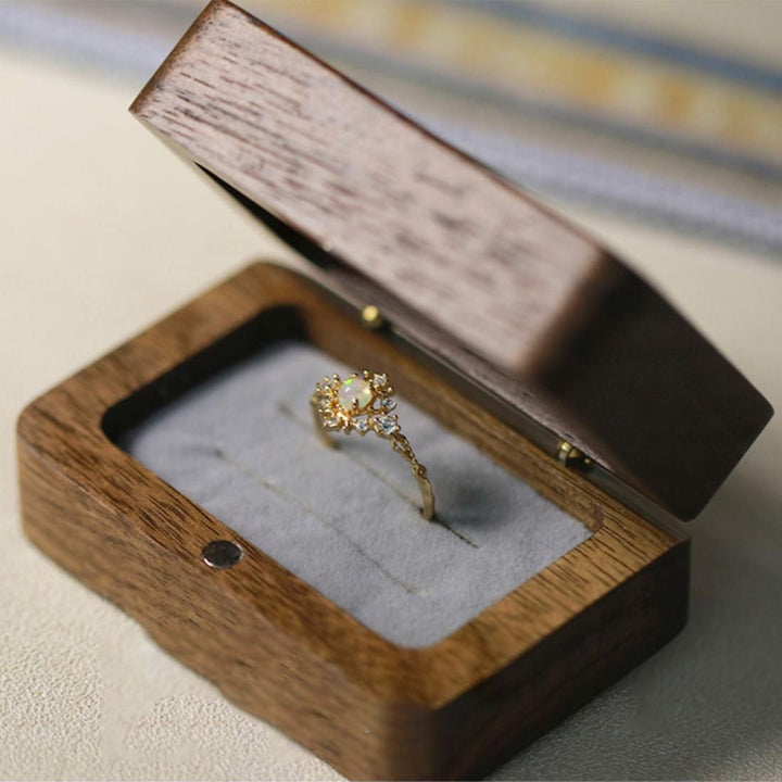 Anello di lusso leggero con zircone bianco opale intarsiato Olivenorma