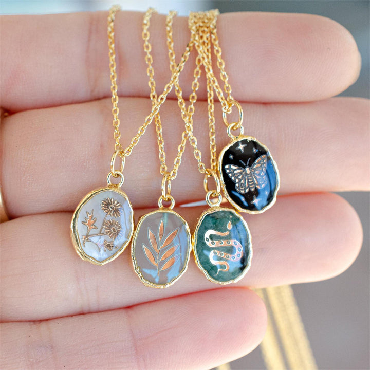 Collana con farfalla, stella e luna in pietra naturale Olivenorma