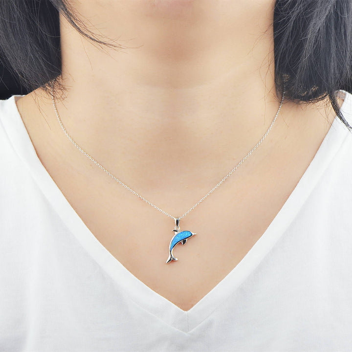 Collana con ciondolo a forma di delfino dell'oceano in blu opale Olivenorma