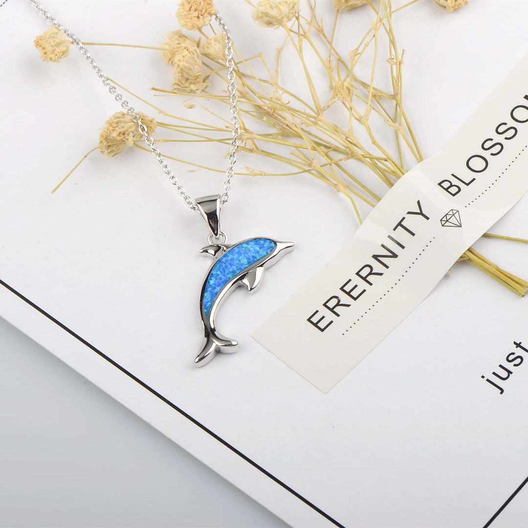 Collana con ciondolo a forma di delfino dell'oceano in blu opale Olivenorma
