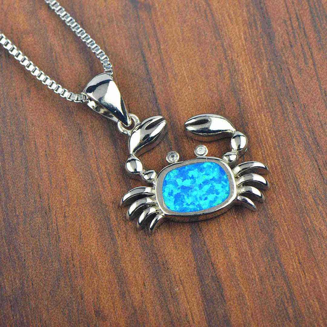 Collana con ciondolo a forma di granchio piccolo in blu opale Olivenorma