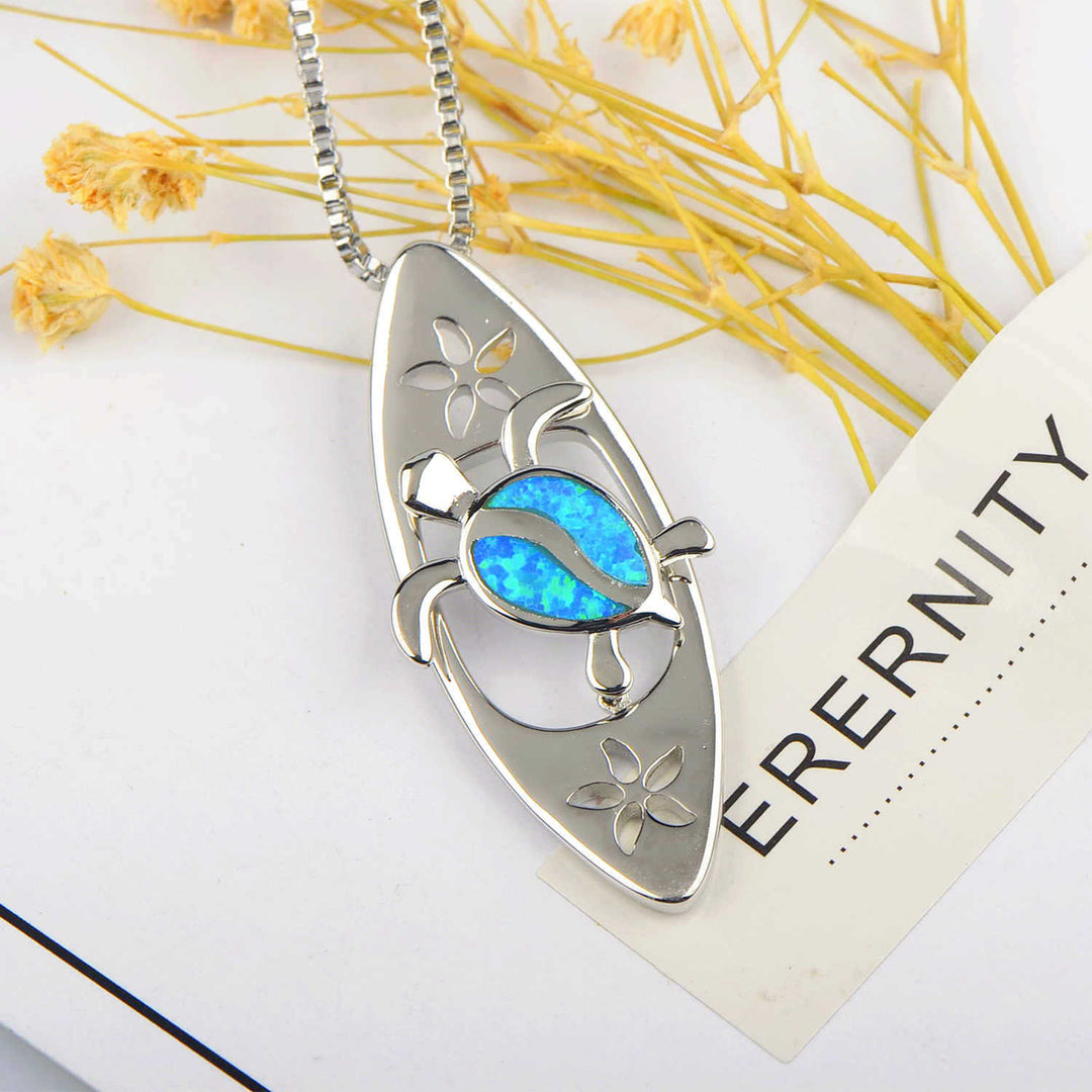 Collana con ciondolo tartaruga surfista in opale blu Olivenorma