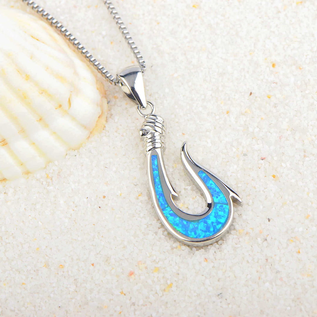 Collana con ciondolo a forma di amo da pesca in blu opale Olivenorma 