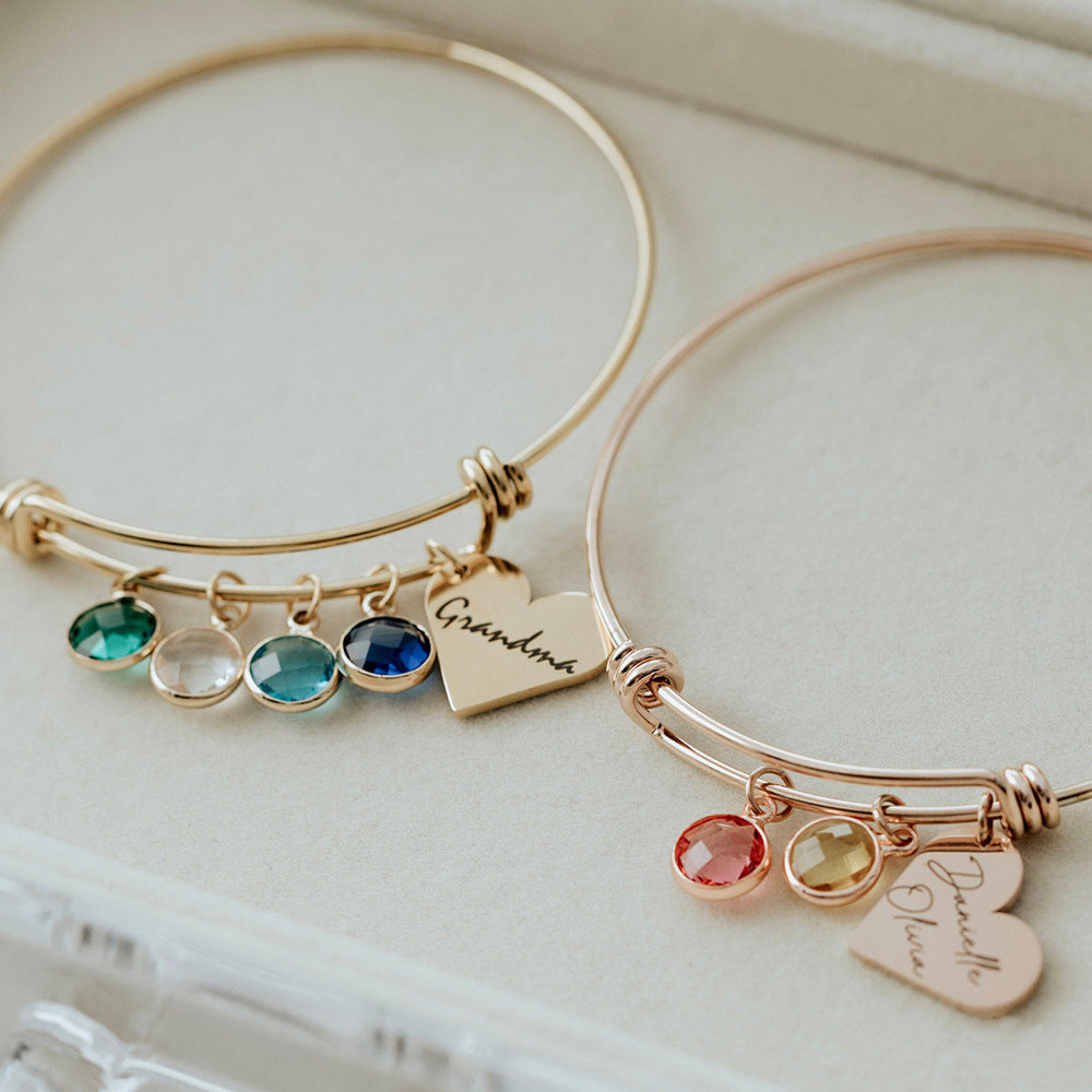 Braccialetto personalizzato Olivenorma con pietra portafortuna incisa e retrattile a forma di cuore