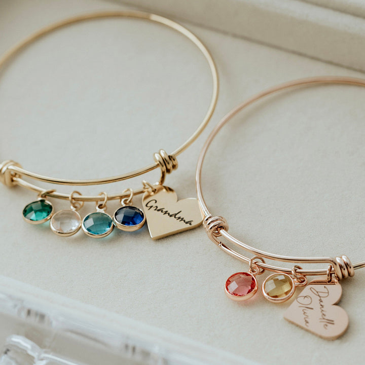 Braccialetto personalizzato Olivenorma con pietra portafortuna incisa e retrattile a forma di cuore