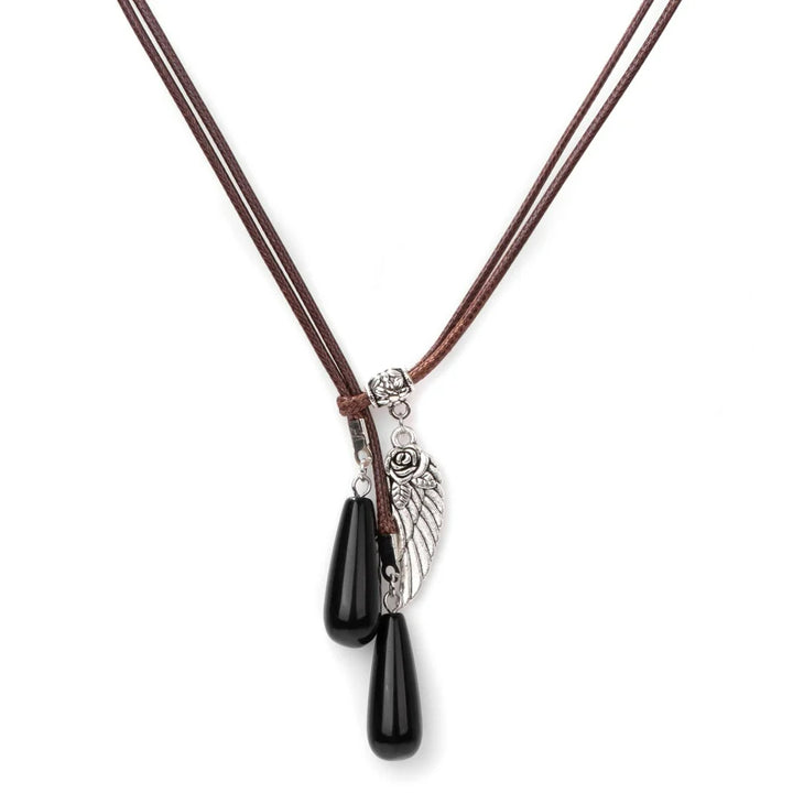 Collana con ciondolo a goccia in pietra naturale con ali in corda di pelle Olivenorma 