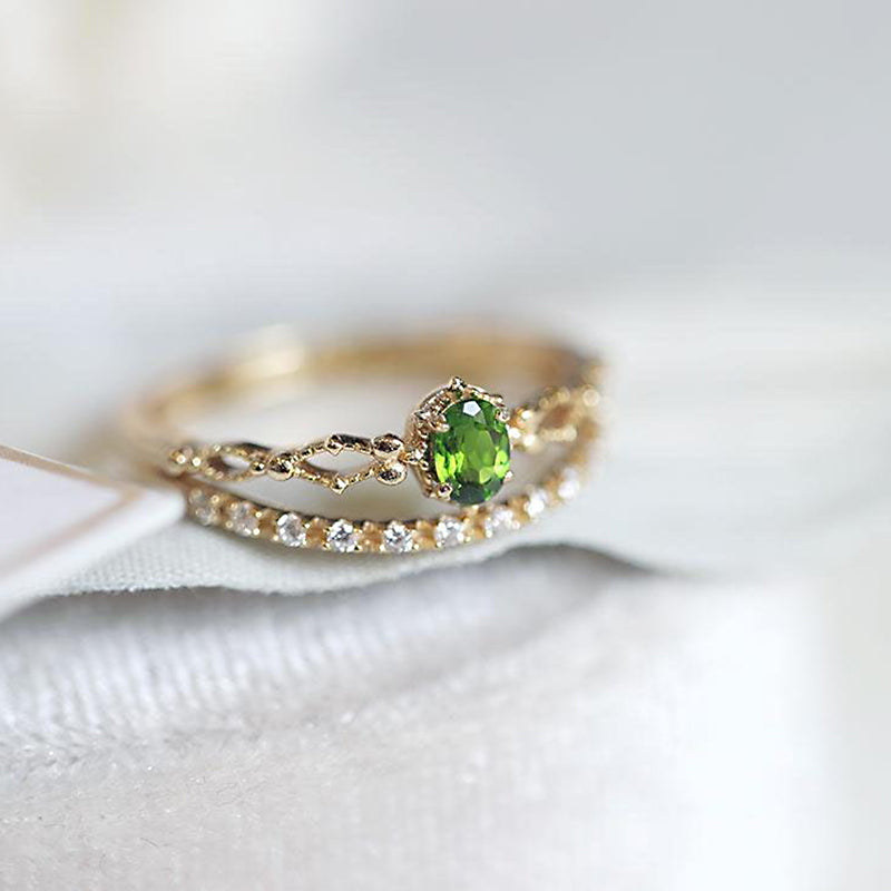 Olivenorma "Dea della radiosità" - Elegante anello impilabile in peridoto intarsiato