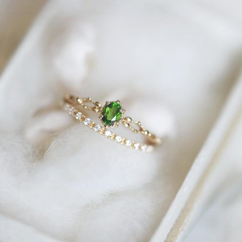 Olivenorma "Dea della radiosità" - Elegante anello impilabile in peridoto intarsiato