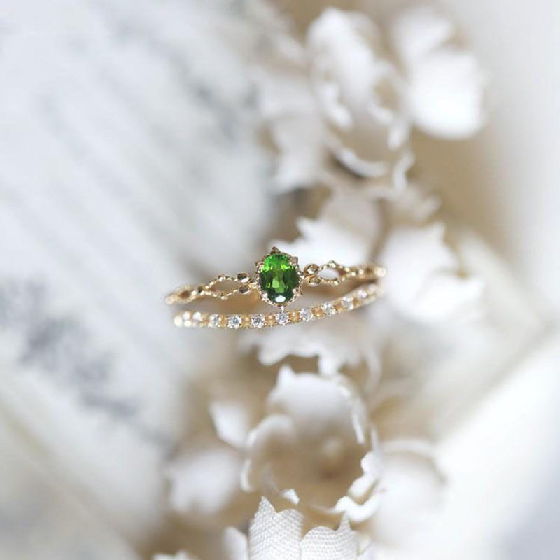 Olivenorma "Dea della radiosità" - Elegante anello impilabile in peridoto intarsiato