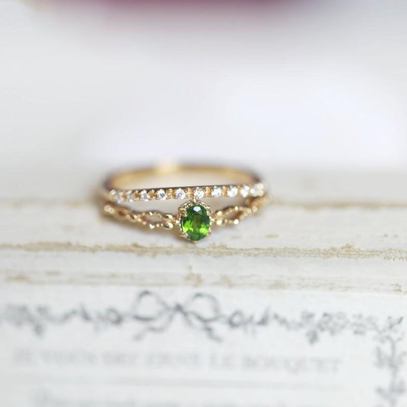 Olivenorma "Dea della radiosità" - Elegante anello impilabile in peridoto intarsiato