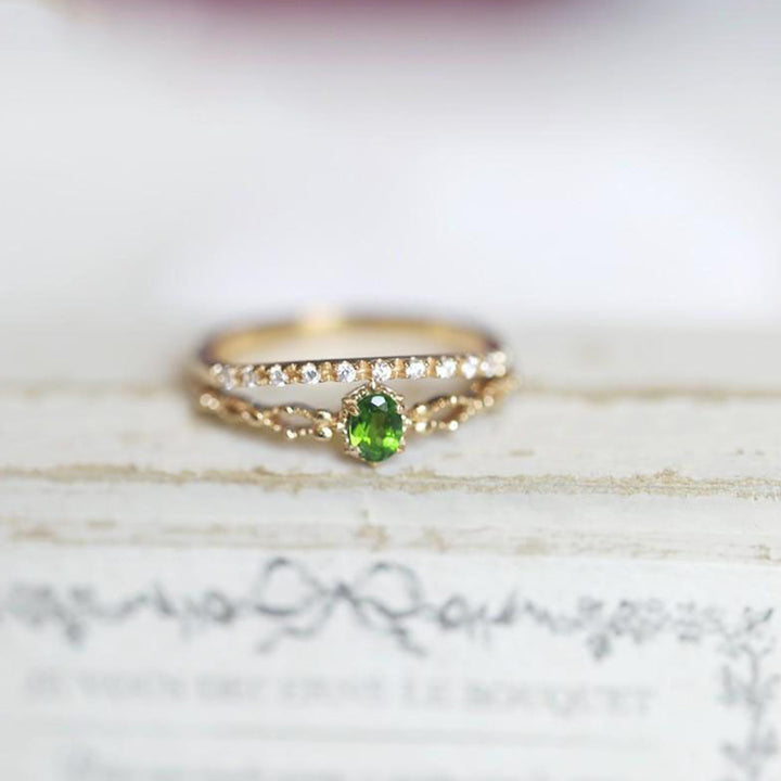 Olivenorma "Dea della radiosità" - Elegante anello impilabile in peridoto intarsiato