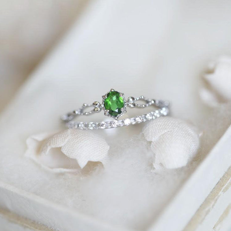 Olivenorma "Dea della radiosità" - Elegante anello impilabile in peridoto intarsiato