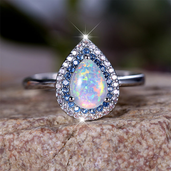 Anello Olivenorma con zircone bianco opale tipo goccia d'acqua