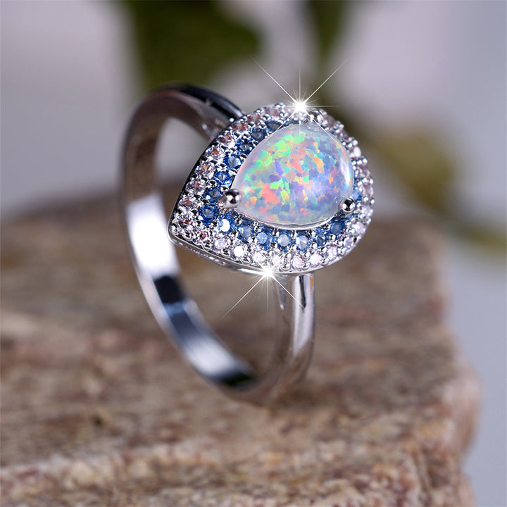 Anello Olivenorma con zircone bianco opale tipo goccia d'acqua
