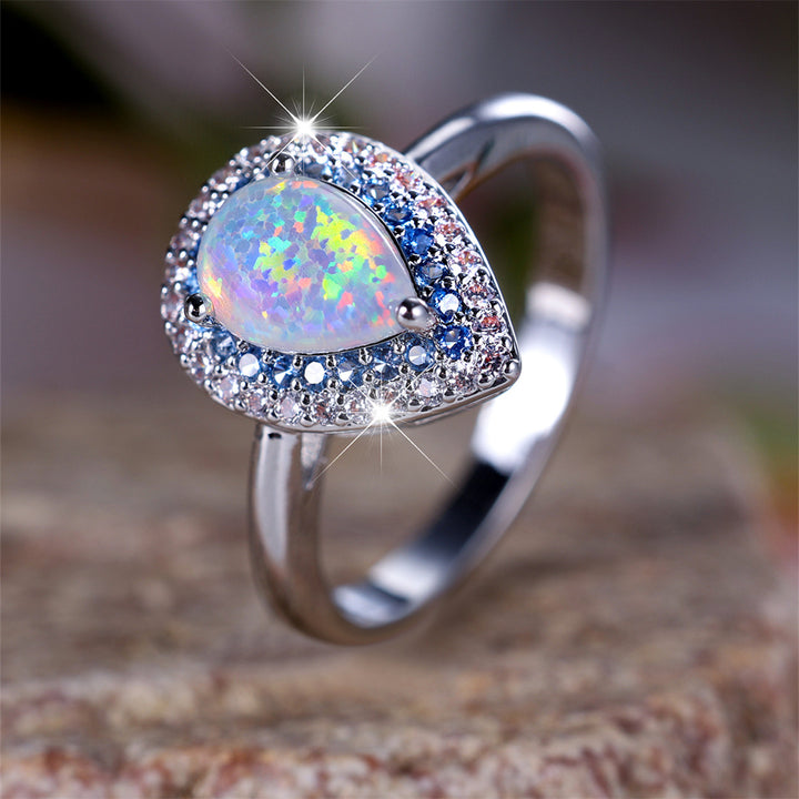Anello Olivenorma con zircone bianco opale tipo goccia d'acqua